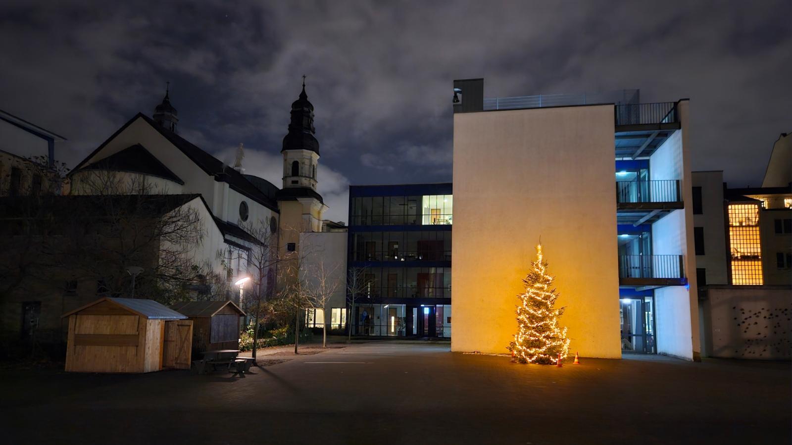 Wir wünschen euch und Ihnen ein frohes und gesegnetes Weihnachtsfest