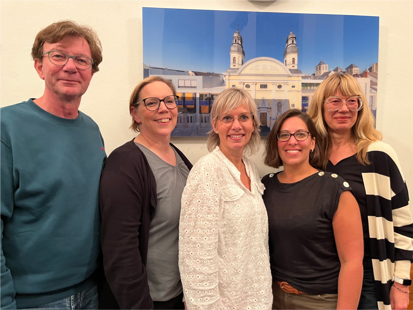 Martin Brüning (7a), Frau Ahrweiler (10d), Cornelia Vondey (9b), Rebecca Lewandowski (6b) und Frau van Dalwig-Nolda (EF), (v.l.n.r.)